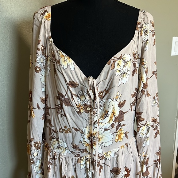 Forever 21+ Taupe and Floral dress - Picture 5 of 7